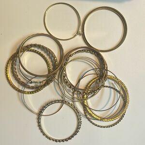 Lot of 20 vintage gold tone bengals! Intricate classic